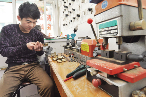招堤开锁店为啥“牛号”频现 听开锁师傅讲什么锁最防盗